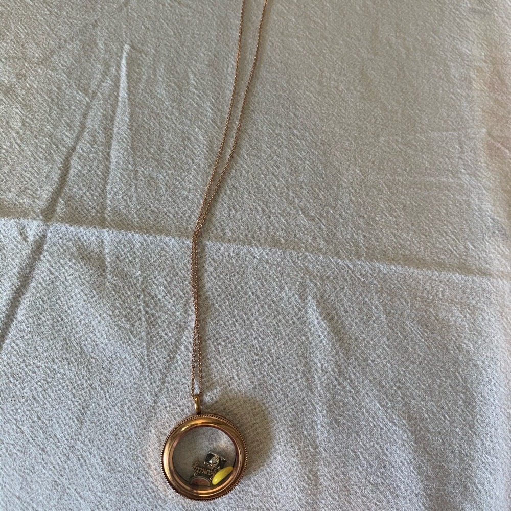 Origami owl short heritage rose gold necklace